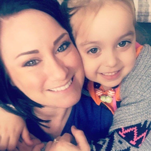 Meet your Posher, Jessica - Picture 2 of 2